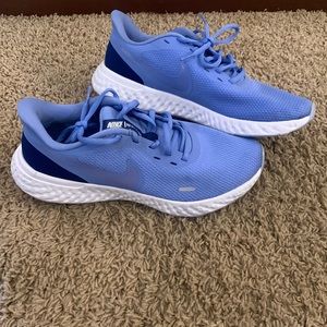 Periwinkle Nike Revolution sneakers 👟